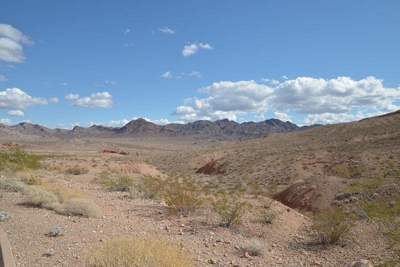 DSC_0173.JPG - northshore road, along lake mead