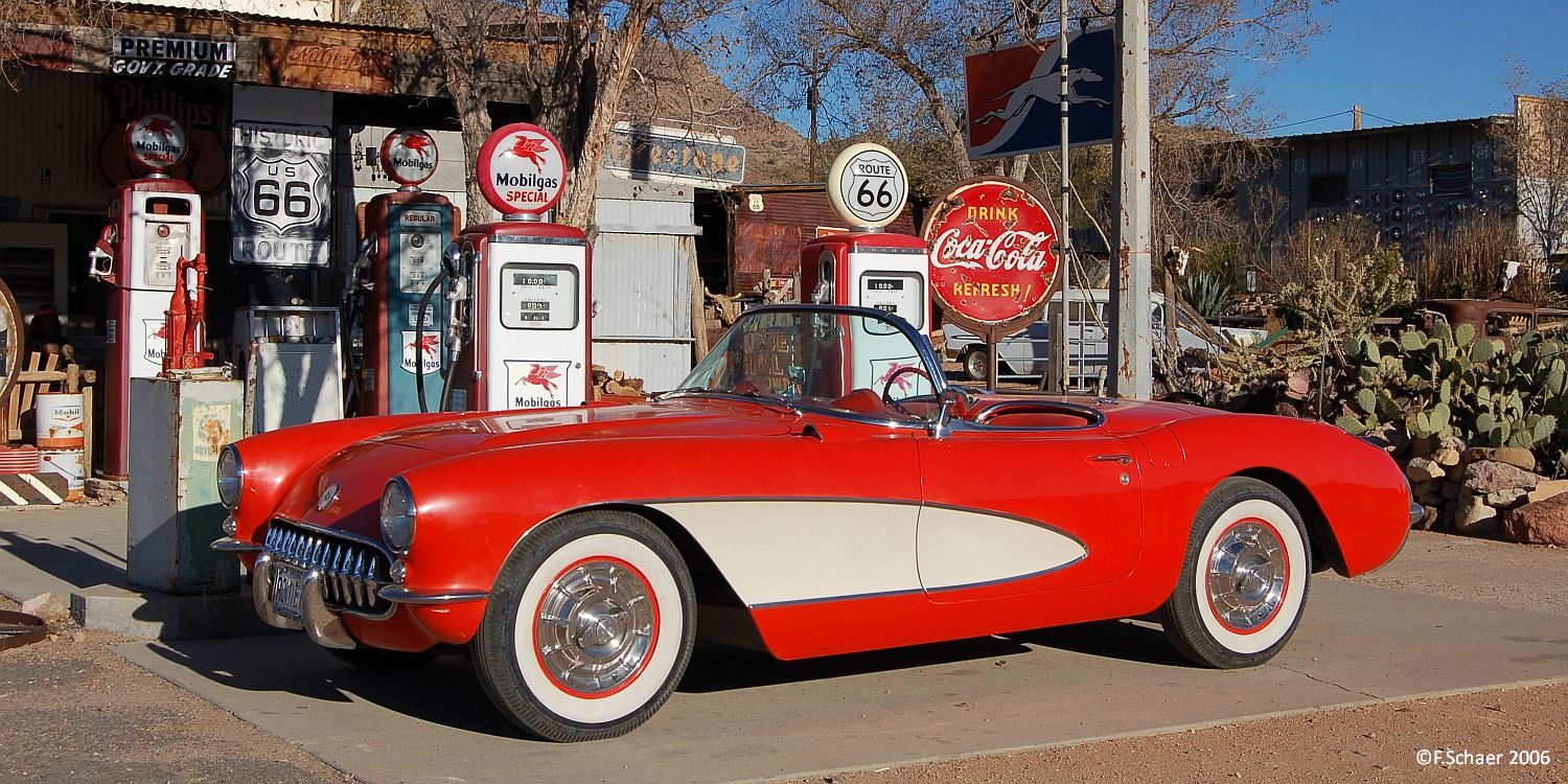 Horizonte 111.jpg - the quintessence of all route-66-pictures: an original1957 Chevy-Corvette in front of the long abandoned fuel station inHackberry, Arizona on one of the rare remaining, but still usableparts of the historic road from Chicago to Los Angeles.   click here for Google Maps View   Position: N35°22'30" W113°43'22", elev.1110m/3650m Camera: Nikon D50,18-55mm, date: 07/12/2006, 15:26 local
