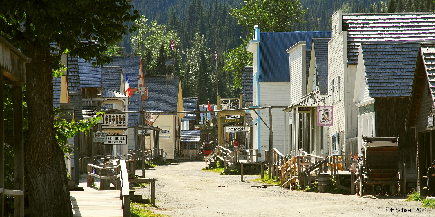 Horizonte 133.jpg - the main road in well restored Barkerville, BC, Canada,a ghosttown of the Goldrush-time around 1860. Barkerville is wellknownby all over the world as well as Canadians. There are still Goldseekers $digging in the vicinity, sometimes more, sometimes less, depends of theactual goldprice...   click here for Google Maps View   Position: N53°04'01" W121°31'00", elev. 1285m/4230ft Camera: Nikon D200 at 116mm, date 09/09/2011, 13:56pm