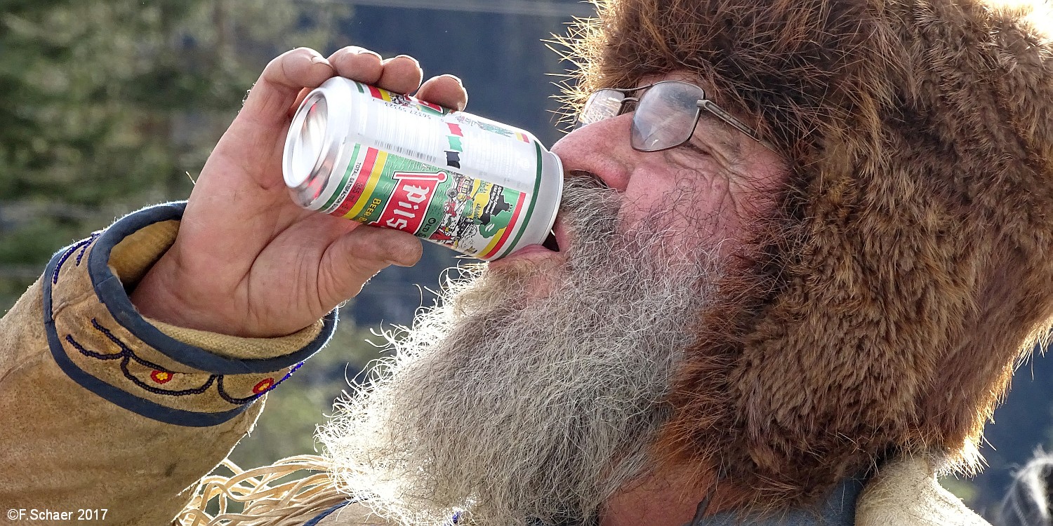 Horizonte 338.jpg - "thirsty Musher" I made during a Dog-Sled-Race atthe Troll Resort, halfway between Quesnel and Barkervillealong Highway 26 in Central British Columbia, CanadaPosition: N 53°03'57"/ W121°56'34", elevation 1013m/3330ftCamera: Sony HX400, Date: 28/01/2017, 13:08 local time.