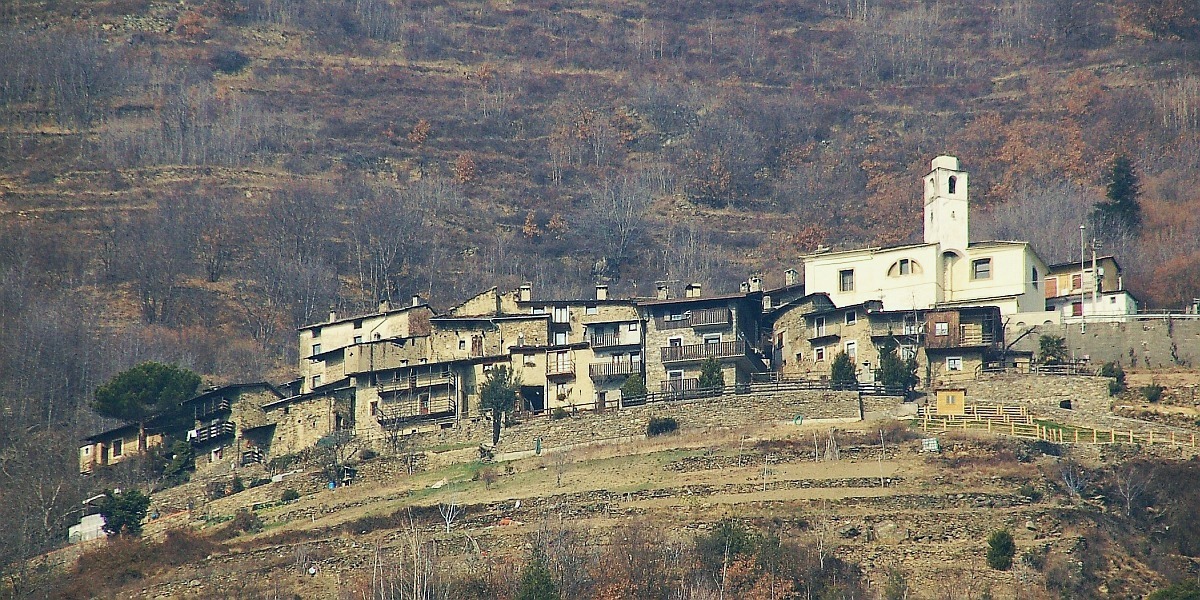 Horizonte 35.jpg - shows a pretty small village on a steep mountain-slope high above the city of Tirano in northern Italy, photographed early spring 2008.   click here for Google Maps View   Position: N46°13'28" E 10°09'56" Elev.810m/2665'