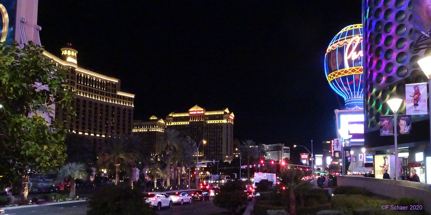 Horizonte 505.jpg - the wellknown Strip in Las Vegas, Nevada onv a stop-over for a long Flight to the South Pacific, maybe interesting for a visit once in the Life...Position:    N: 36°06'40"/W: 115°10'09",date: 10.12'2019,Sony HX90