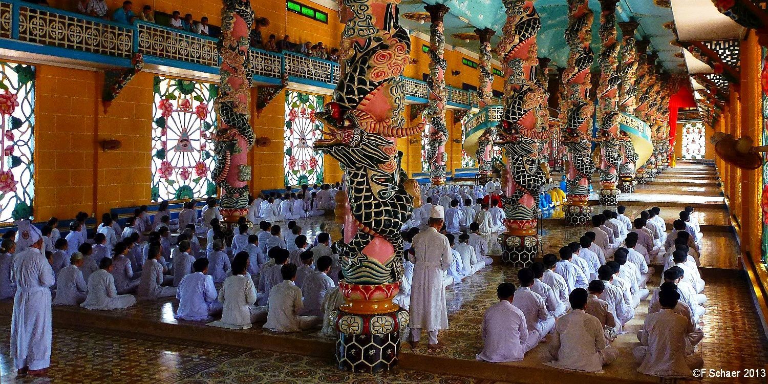 Horizonte 528.jpg - the impressive and well decorated Buddhist-Temple in Tay Ninh, 140 km northwest of Ho Chi Minh-City, (ex Saigon) made during our fantastic 4-week-Trip across Vietnam and Cambodia January 2013Position:    N 10°46'17"/E 106°40'19", date: 23.01.2013, Panasonic TZ20