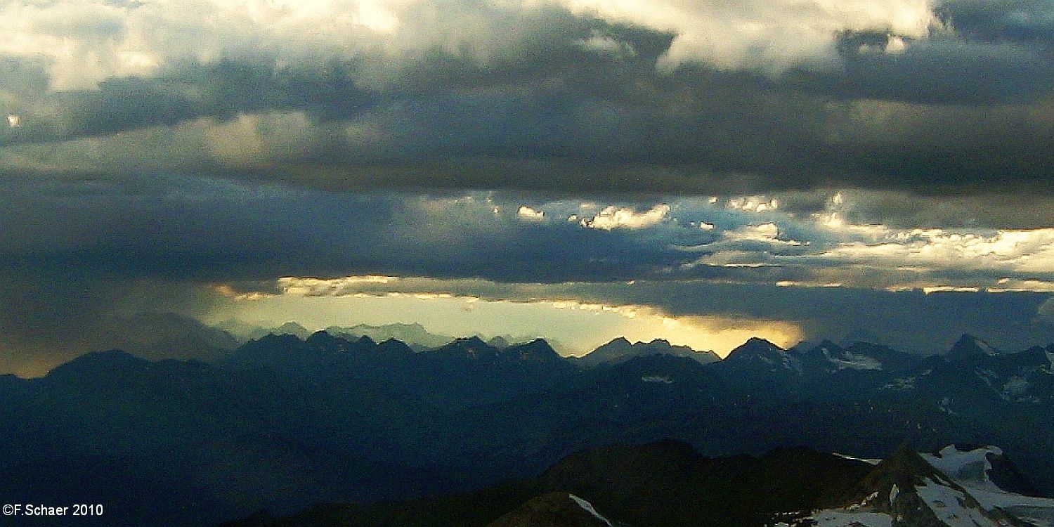Horizonte 602.jpg - Picture # 602 I made on a late solo-flight back home from a long strenous firepatrol over the northern Wells Gray Park.