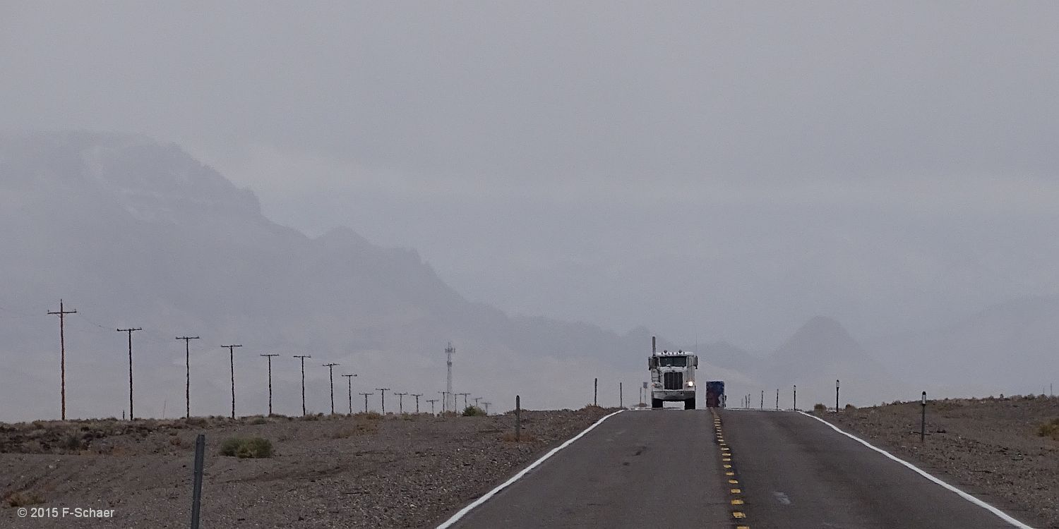 Horizonte 620..jpg - "on the Road Again" shows the endless Serenity on the Highways in the USA-Southwest, here on our way to the Death Valley- Nationalpark.Date: Nov 11/2015 Position: N 30°01'W 117°42' Camera: Sony HX 400