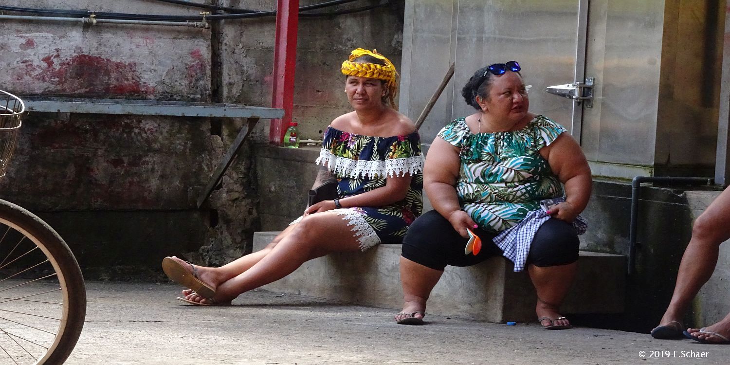 Horizonte 644.jpg -  a quick Snapshot, made at the Market of Fatu Hiva (Marquesas) in French Polynesia,   Date: 23.12.2019,  Position: N 10°30'48"/W 138°41'02" Camera : Sony HX 90.