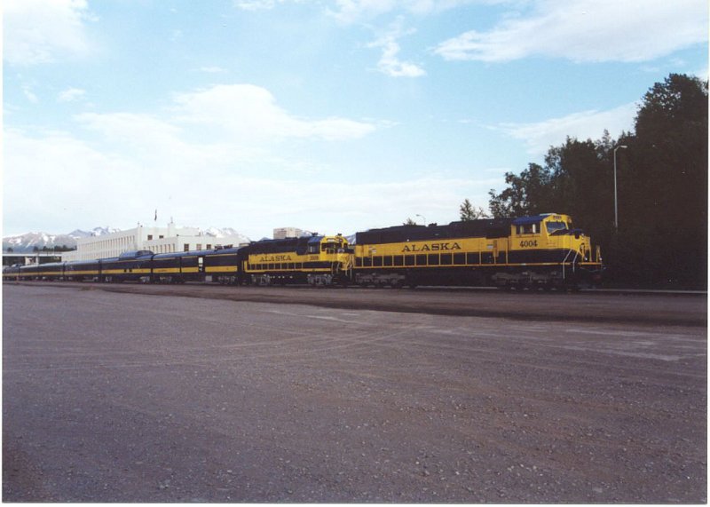 ARR4004_2.jpg - sd70mac #4004, still in service in 2013