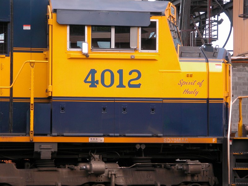 ARR4012_3.jpg - sd70mac #4012, still in service in 2013