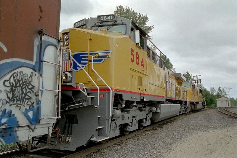 UP5841_2.jpg