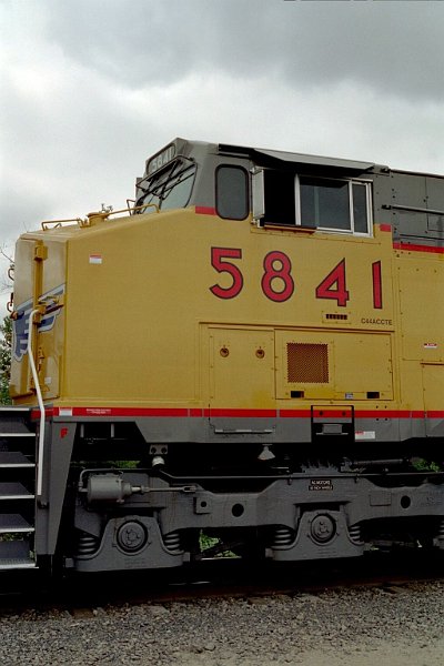 UP5841_3.jpg